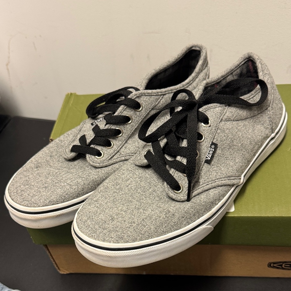 Vans Men's Gray Sneakers with Black Accents